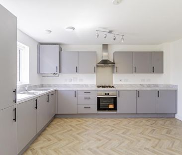 4 bedroom semi-detached house to rent - Photo 3