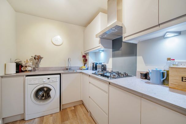 Ockford Road, Godalming, Surrey, GU7 - Photo 1