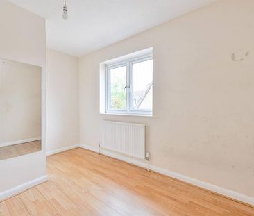 2 bedroom end of terrace house to rent - Photo 5