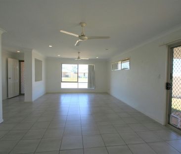 Family Home in Riverview Estate! - Photo 1