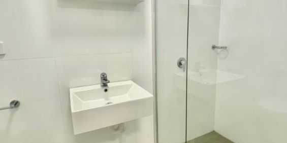 Modern Studio Apartment - Photo 3