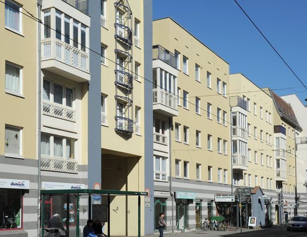 Geräumige, zentrale 2 Raumwohnung - Foto 1