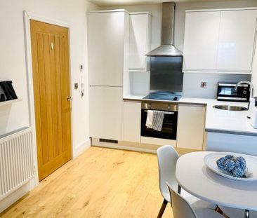 High Street - Photo 5