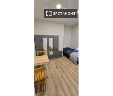Room in shared apartment for rent in Inns Quay, Dublin - Photo 5