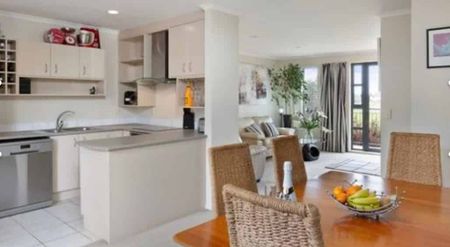 4 BDR Townhouse For Rent - Photo 5