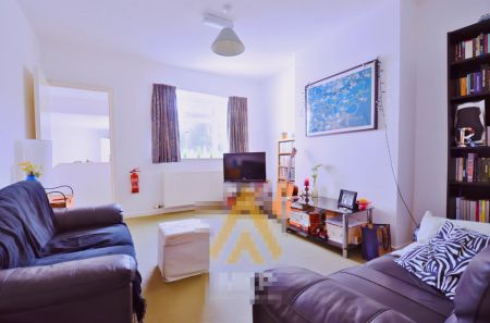 1 Bedroom 1 Bathroom - Photo 2