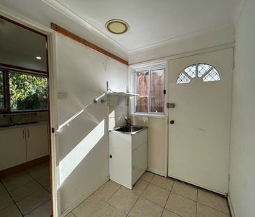 Family-Friendly 3-Bedroom Home with Large Backyard & Excellent Comfort - Photo 2