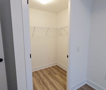 For Lease - 2450 Old Bronte Road Unit# 326, Oakville, Ontario - Photo 1