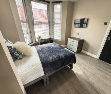 4 bedroom terraced house to rent - Photo 5