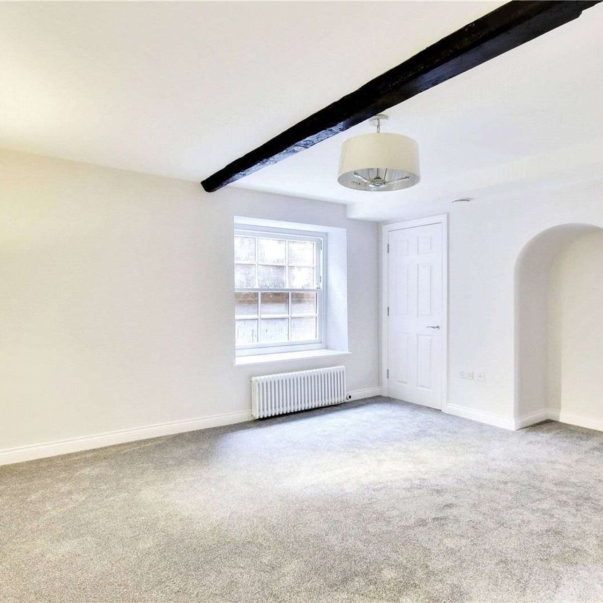 A stylish and contemporary apartment in a central Sevenoaks location. - Photo 1
