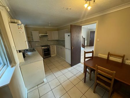 3 Bedroom Property To Rent - Photo 5