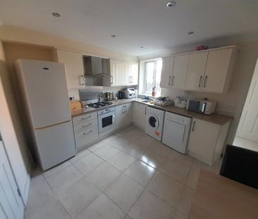 1 bedroom in a house share to rent - Photo 4