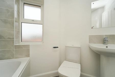 3 bedroom semi-detached house to rent - Photo 4