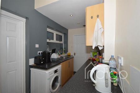 1 bedroom in a house share to rent - Photo 4