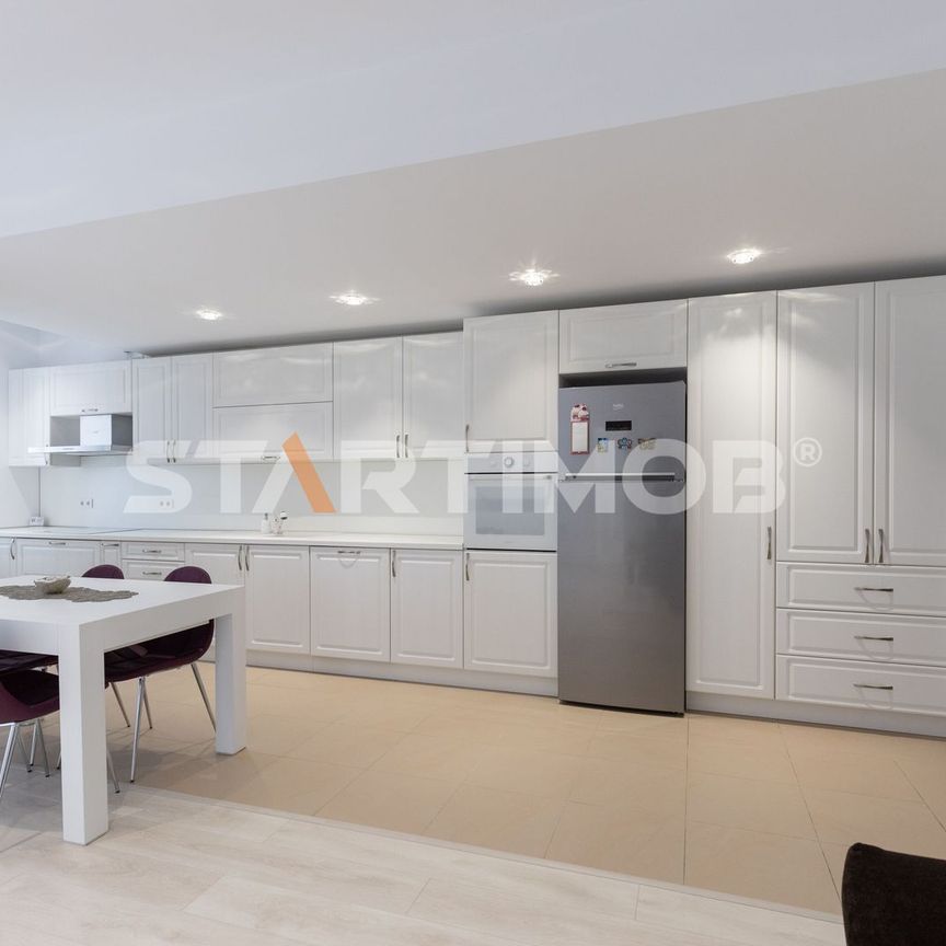 Apartament mobilat 3 camere bloc tip vila zona Coresi - Photo 1