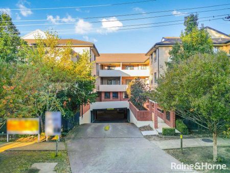 First Floor Two Bedroom Unit With Courtyard - Photo 3