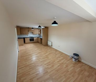 2 bed Flat - To Let - Photo 3