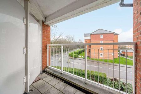 Macmillan Way, Tooting Bec, SW17 - Photo 3