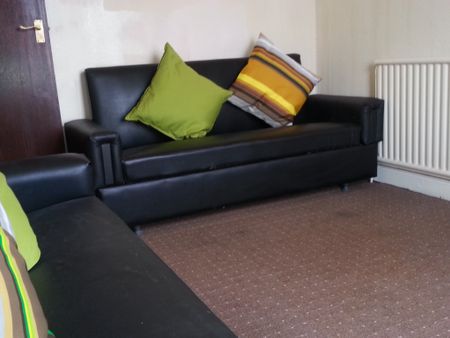 2 Bedroom Terraced To Rent in Lenton - Photo 3