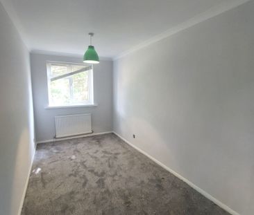 Two Bedroom Newly Redecorated Apartment for Rent in Heart of Beckenham - Photo 4