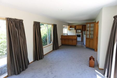 VERY PRIVATE & TIDY – 3 BEDROOM, 2 BATHROOM HOME - Photo 3