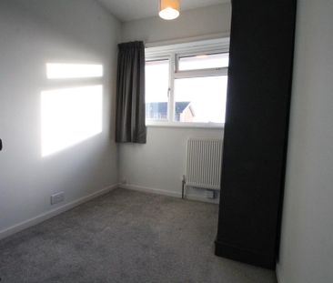 4 bedroom terraced house to rent - Photo 3