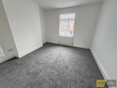 3 Bedroom Mid Terraced House For Rent - Photo 3