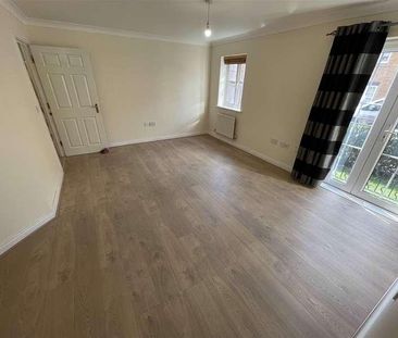 Recently Renovated Bedroom Bathroom Ground Floor Apartment - Mill H... - Photo 5