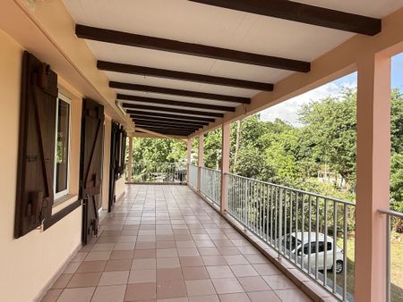 Location Appartement 4 pièces 74m² LES ABYMES 97139 - Photo 5