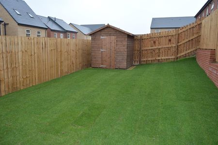 Sundew Avenue, Featherstone - Photo 2