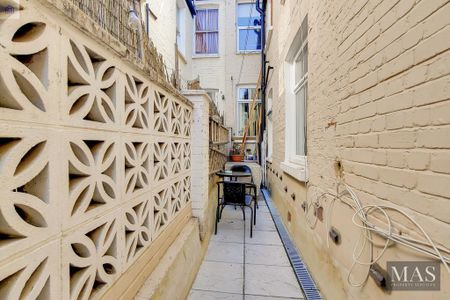3 bedroom flat to rent - Photo 3