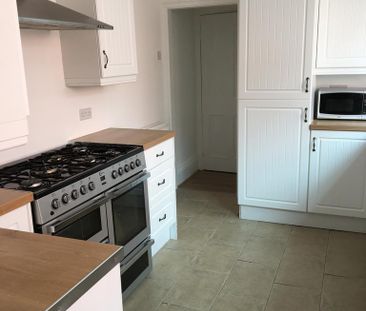 3 bedroom terraced house to rent - Photo 6