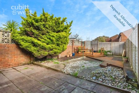 4 bedroom end of terrace house to rent - Photo 2