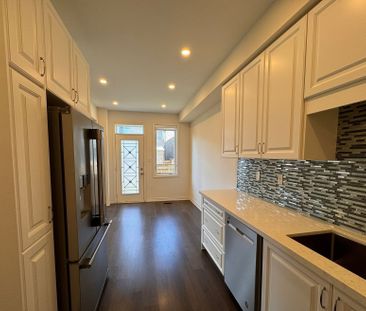 For Lease - 506 Threshing Mill Boulevard, Oakville, Ontario - Photo 6