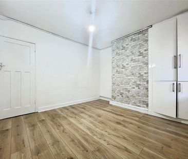The Avenue, Egham, Surrey, TW20 9AD - Photo 2