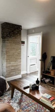 Bright newly renovated luxury 2 bedroom in Leslieville - Photo 1