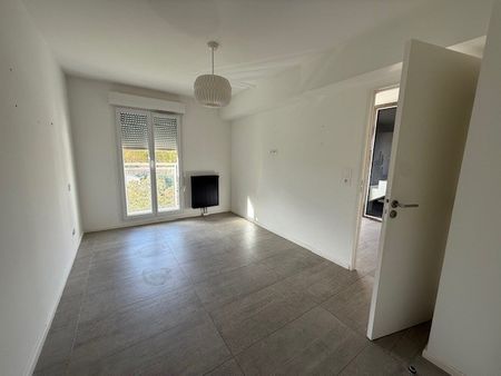 Location Appartement 4 pièces 131m² TOULON 83100 - Photo 3