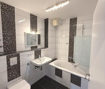 Stilvoll wohnen im Zweifamilienhaus mit Terrasse und Stellplatz! - Foto 3