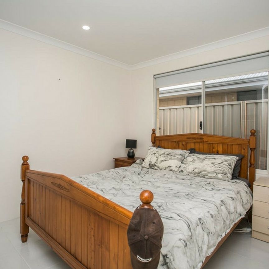 Modern 4x2 Family Home Opposite Duck Park � Comfort, Convenience & Lifestyle - Photo 1