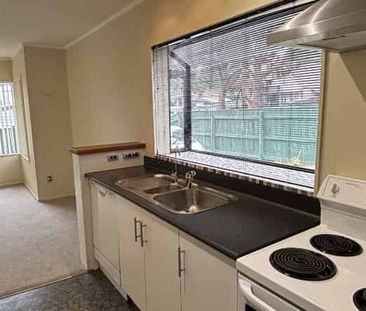Charming Three-Bedroom Home in Maoribank - Photo 4