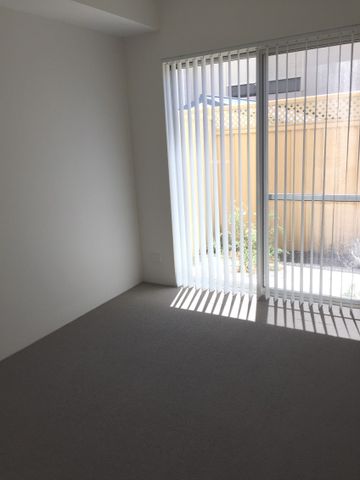 Modern Ground Floor Apartment in Prime Rockingham Location - Photo 2