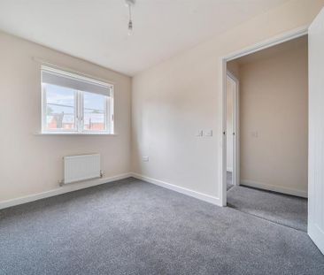 3 bedroom end of terrace house to rent - Photo 4