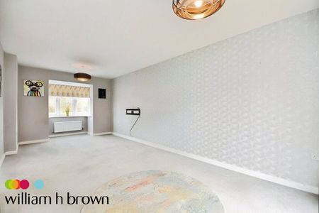 Holden Way, Colchester, Earls Colne - Photo 2