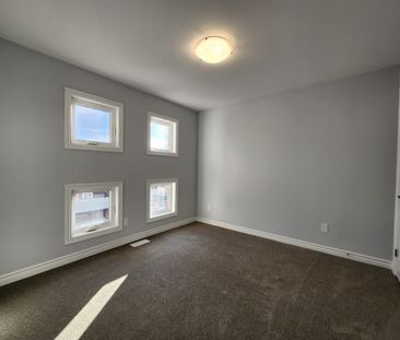 For Lease - 97 Renfrew Trail, Welland, Ontario - Photo 4