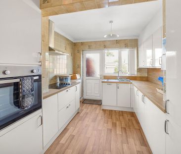 3 bedroom semi-detached bungalow to rent - Photo 6