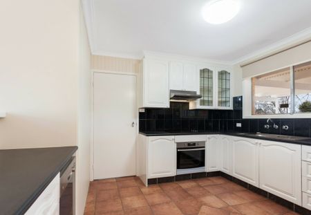 26 Mawson Drive, Mawson ACT, Belconnen - Photo 3