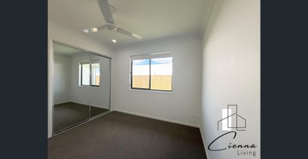 Spacious 4-Bedroom, 2-Bathroom House - Photo 3