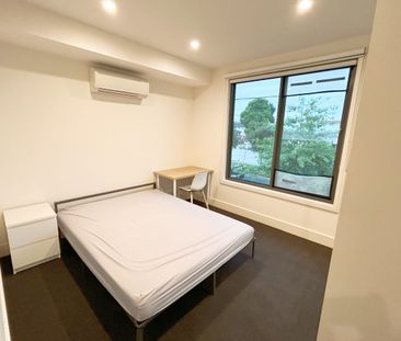 All Furnitured - luxe two-bedroom, two-bathroom apartment - Photo 4
