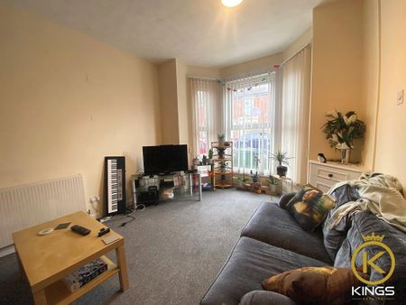 4 bedroom terraced house to rent - Photo 3