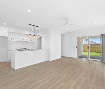 25 WARATAH CIRCUIT, GREENBANK - Photo 5